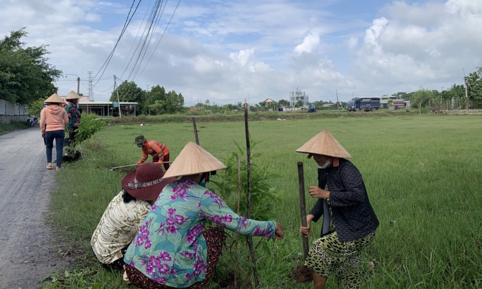Đức Hòa trồng cây xanh hưởng ứng Ngày Môi trường thế giới