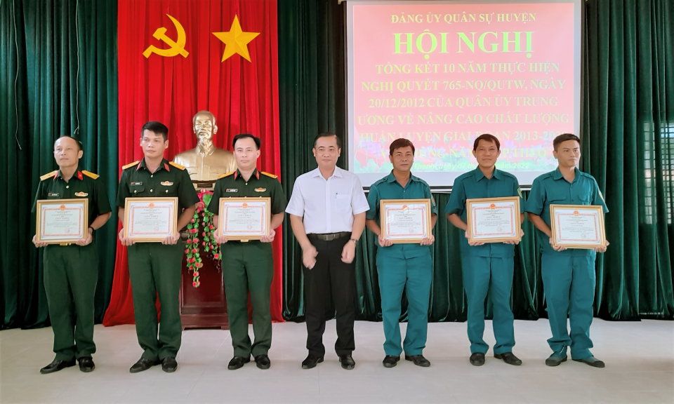 Tân Thạnh tổng kết 10 năm thực hiện Nghị quyết 765 của Quân ủy Trung ương 