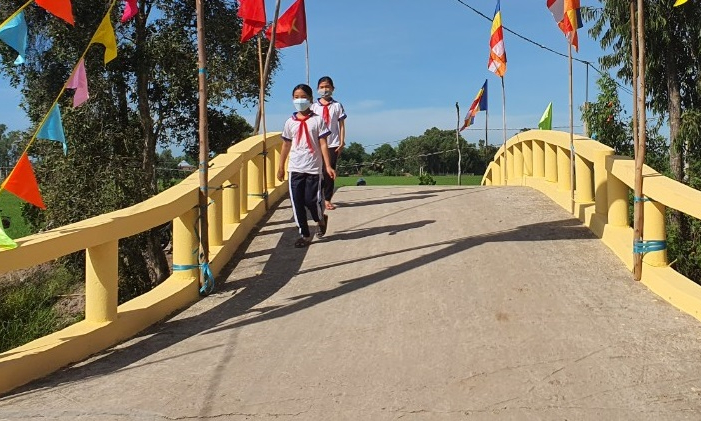 Tân Thạnh khánh thành cầu giao thông nông thôn