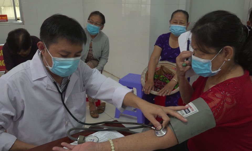 Tân Hưng tiêm mũi 4 vắc-xin phòng COVID-19 cho người dân