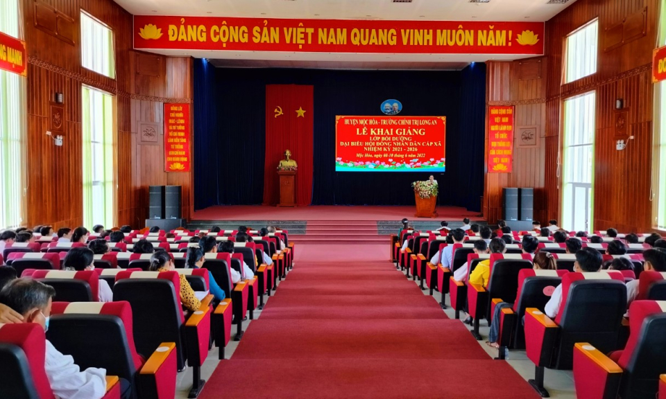 Mộc Hóa khai giảng lớp bồi dưỡng đại biểu HĐND cấp xã nhiệm kỳ 2021 - 2026