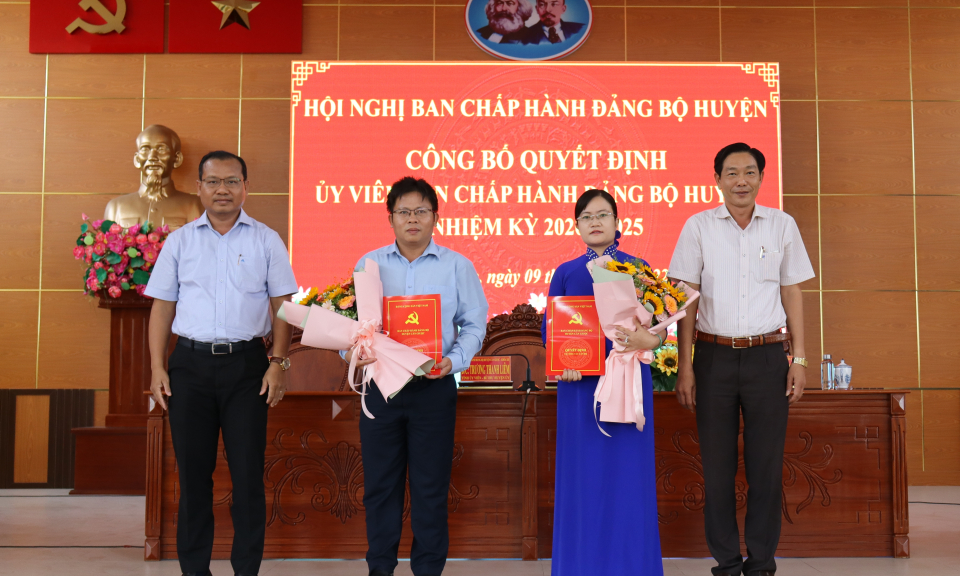 Huyện ủy Cần Giuộc tổ chức hội nghị đột xuất thực hiện công tác cán bộ
