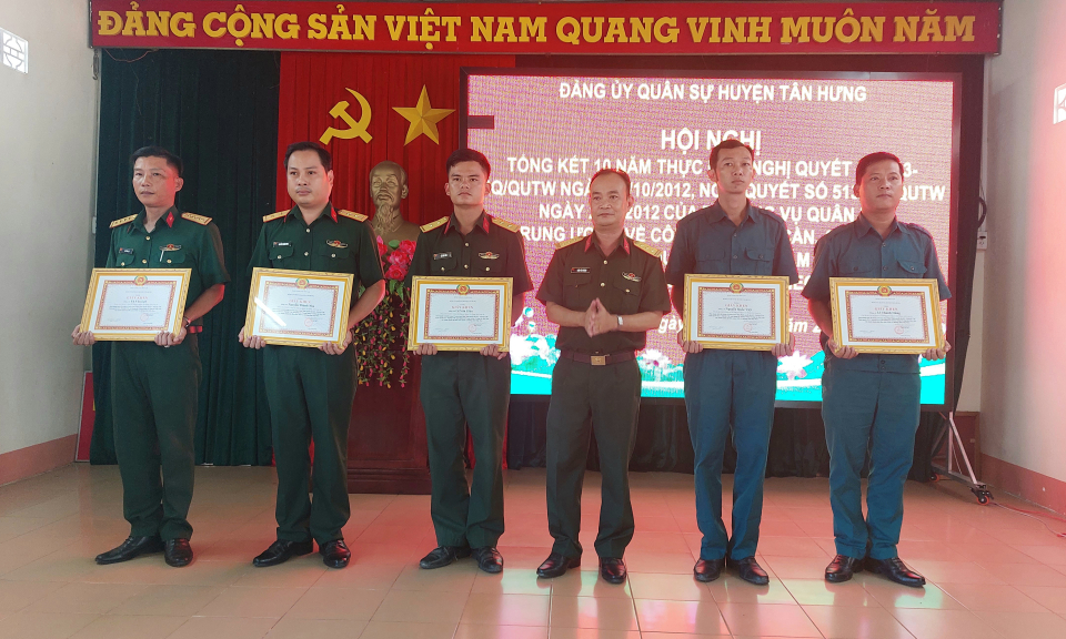 Tân Hưng tổng kết 10 năm thực hiện Nghị quyết 623 của Thường vụ Quân ủy Trung ương