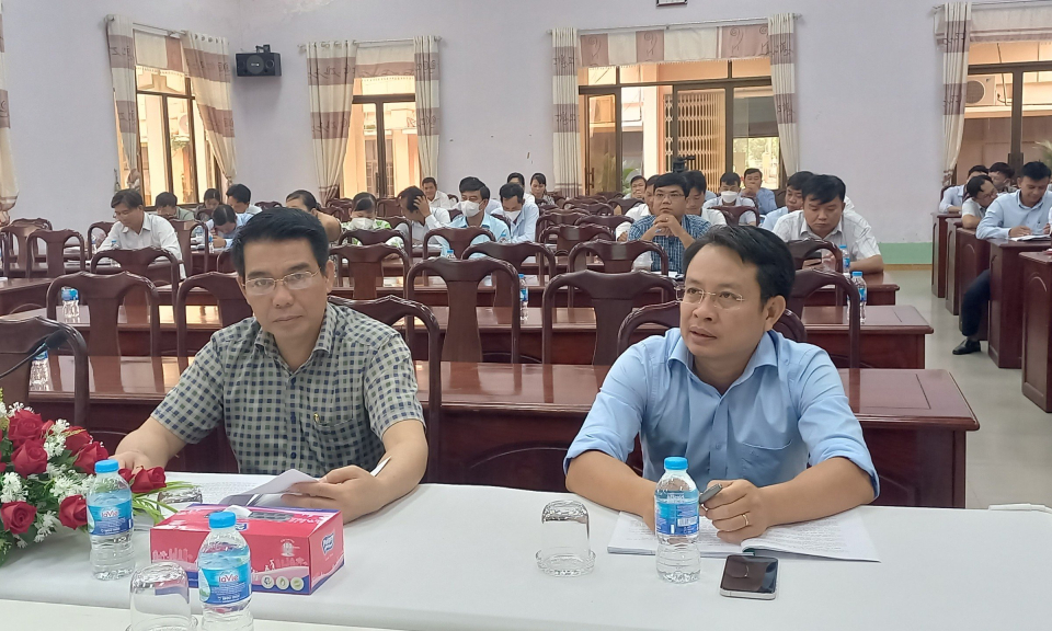 Đức Hòa triển khai thực hiện các quy định về xây dựng và trao đổi công tác quản lý trật tự xây dựng 