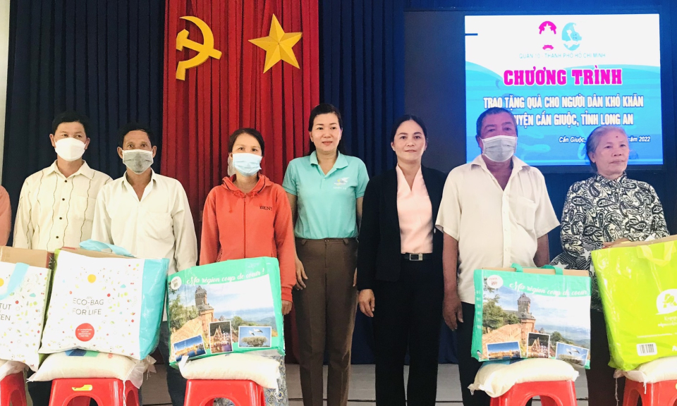 Hội liên hiệp phụ nữ Quận 10, TPHCM đồng hành cùng phụ nữ khó khăn huyện Cần Giuộc 