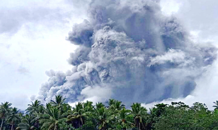 Núi lửa Bulusan tại Philippines tiếp tục phun trào