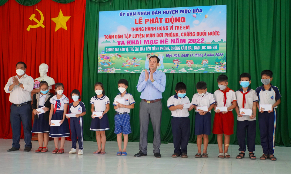 Mộc Hóa phát động tháng hành động vì trẻ em, phòng chống đuối nước và khai mạc hè năm 2022