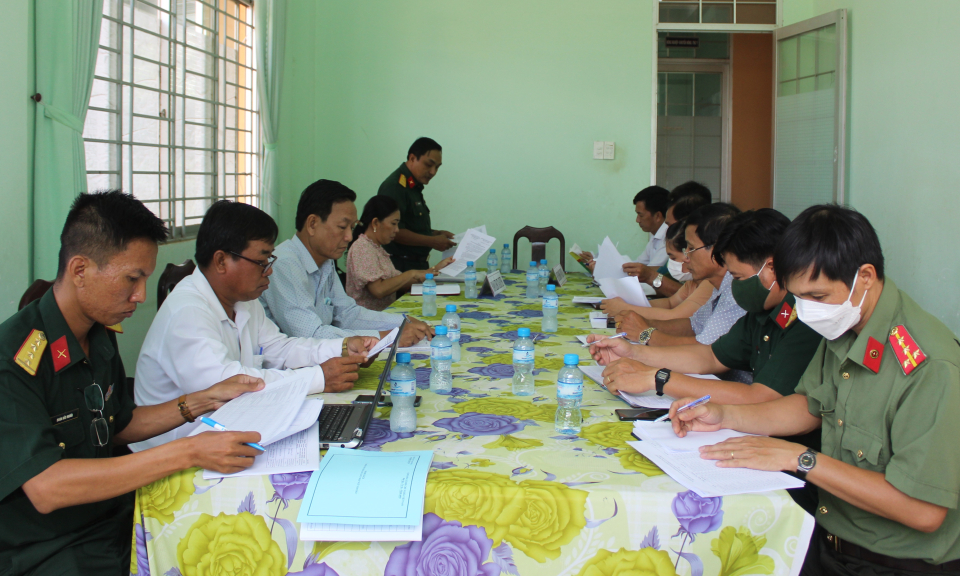 Đức Huệ kiểm tra đối chiếu nguồn công dân sẵn sàng nhập ngũ