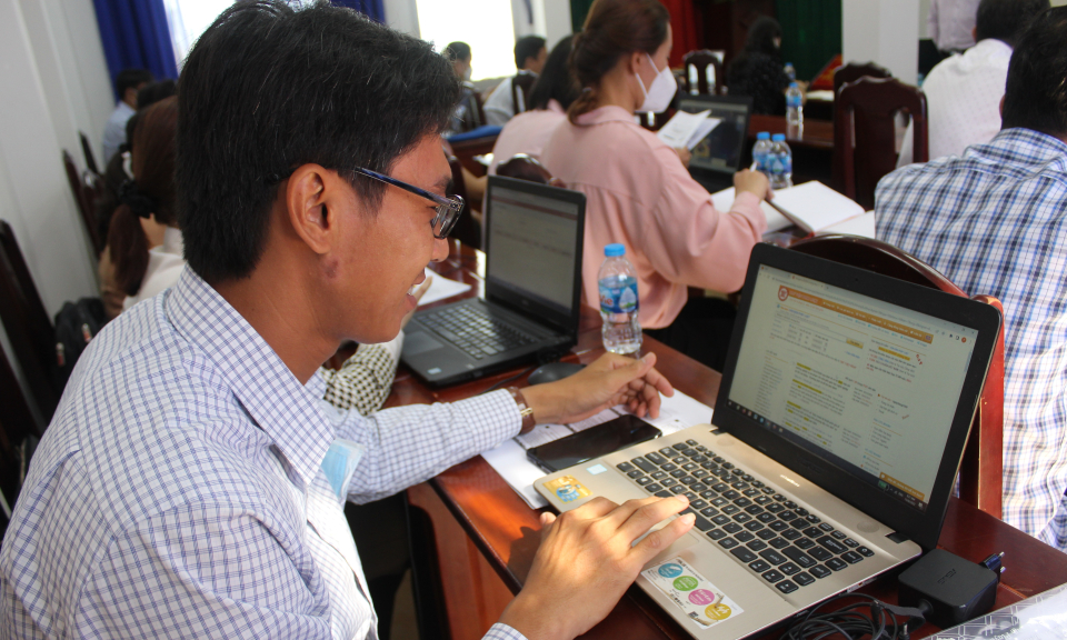 Đức Huệ tập huấn nghiệp vụ kiểm soát thủ tục hành chính trên cổng Dịch vụ Quốc gia