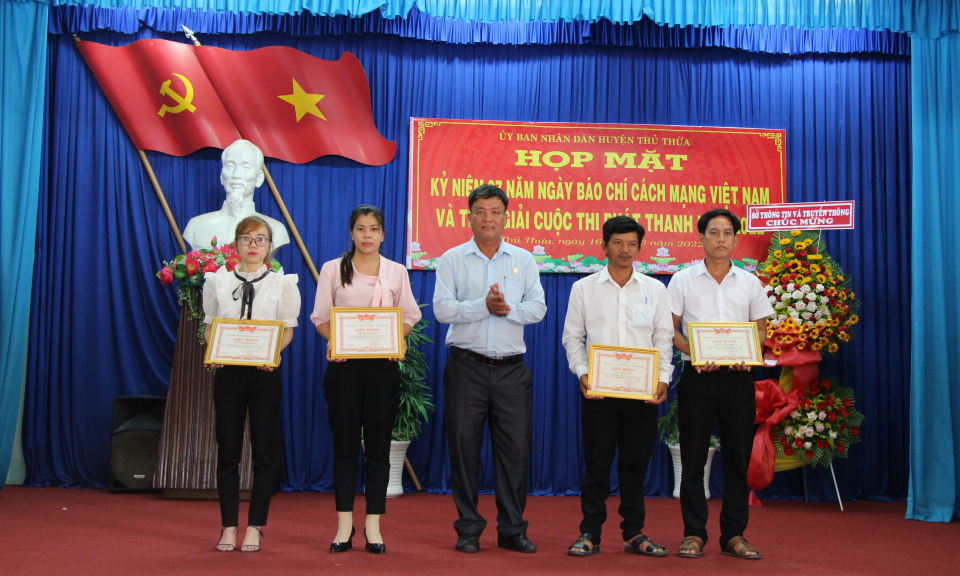 Thủ Thừa họp mặt kỷ niệm 97 năm Ngày Báo chí cách mạng Việt Nam