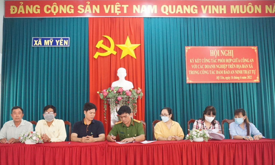Bến Lức ký kết công tác phối hợp giữa Công an với Doanh nghiệp trong công tác đảm bảo ANTT