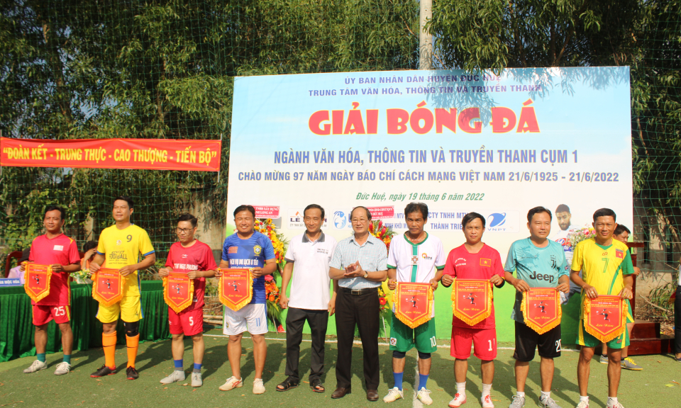Trung tâm VH, TT&TT huyện Đức Huệ: Giải bóng đá giao lưu Kỷ niệm Ngày Báo chí Cách mạng Việt Nam 21-6