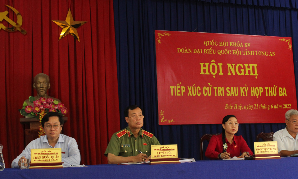 Đại biểu Quốc hội tiếp xúc cử tri huyện Đức Huệ
