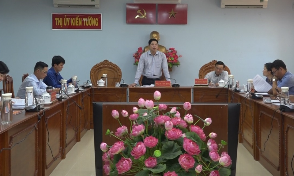Kiến Tường: Ban Dân Vận Tỉnh ủy khảo sát thực trạng công tác dân vận trong bồi thường, giải phóng mặt bằng