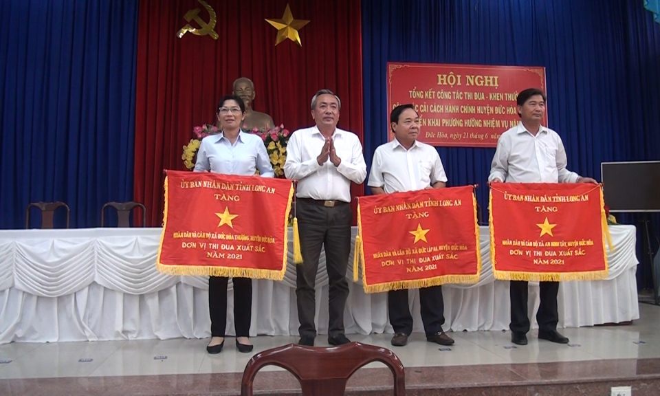 Đức Hòa tổ chức tổng kết công tác thi đua khen thưởng, công tác cải cách hành chính năm 2021