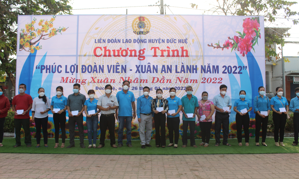 Đức Huệ sơ kết hoạt động công đoàn và tổng kết “Tuần lễ tham gia chương trình 1 triệu sáng kiến”