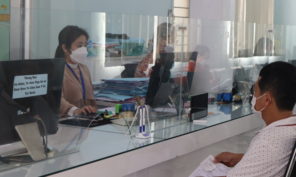 Bến Lức ra quân hỗ trợ người dân thực hiện dịch vụ công trực tuyến