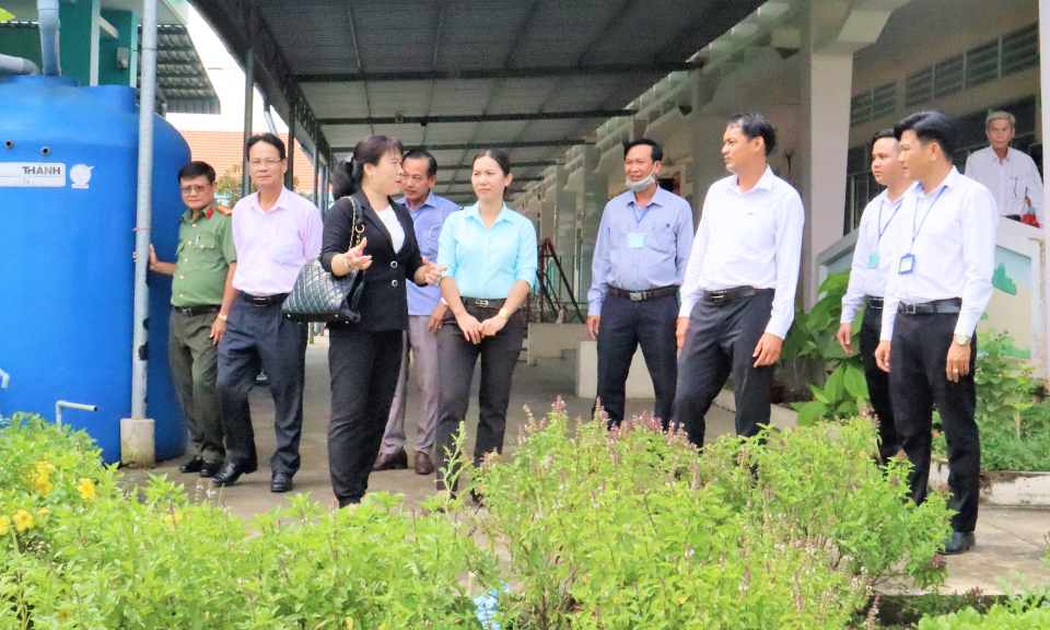 Phúc tra xã Long Sơn, huyện Cần Đước đạt chuẩn nông thôn mới nâng cao
