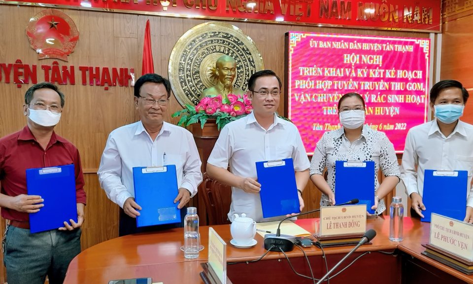 Tân Thạnh tuyên truyền thu gom, vận chuyển, xử lý rác sinh hoạt
