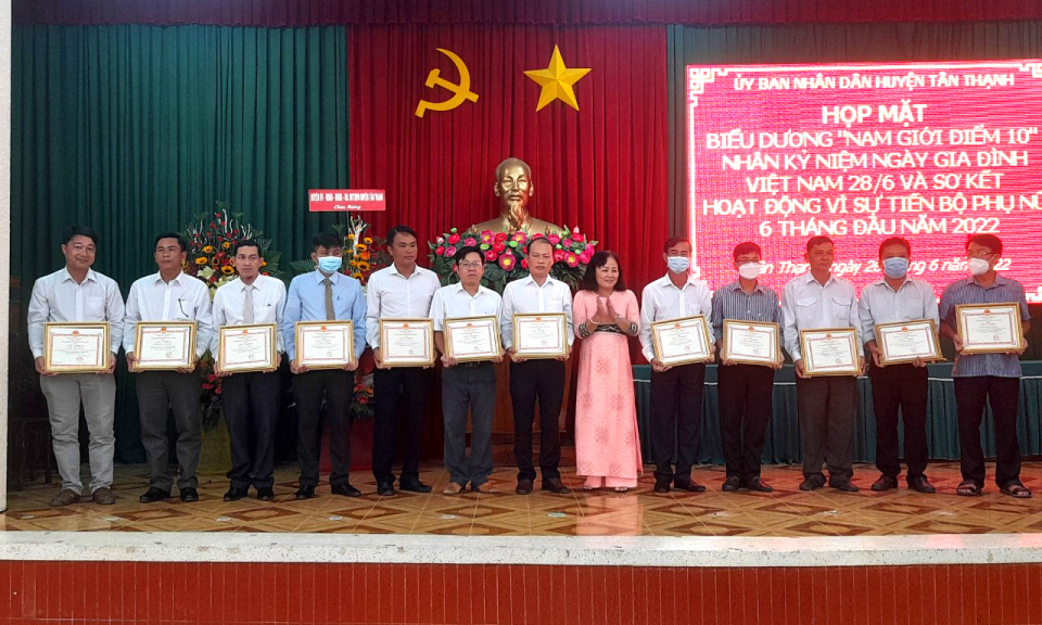Tân Thạnh sơ kết hoạt động Vì sự tiến bộ Phụ nữ
