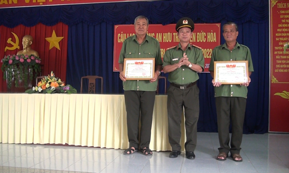 Đức Hòa: CLB công an hưu trí sinh hoạt chính trị 6 tháng đầu năm 2022