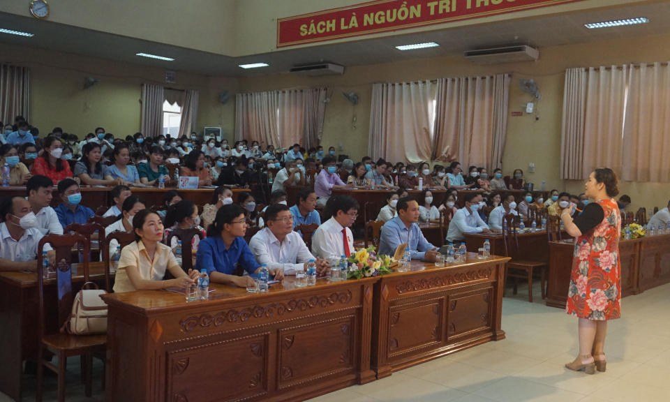 Bến Lức hội thảo “Tìm hiểu tâm sinh lý trẻ để giáo dục đạo đức học sinh”