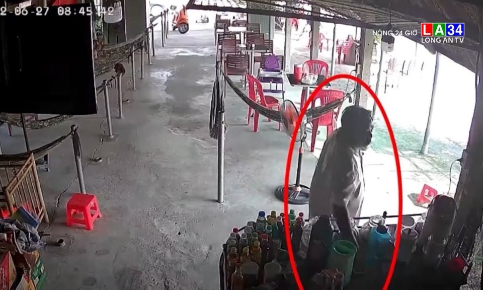 Trộm cắp giữa ban ngày ở quán cà phê