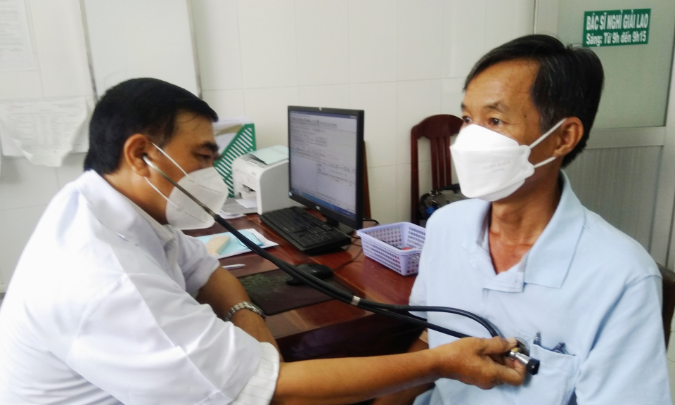 Cần Đước tổ chức khám sức khỏe định kỳ cho cán bộ