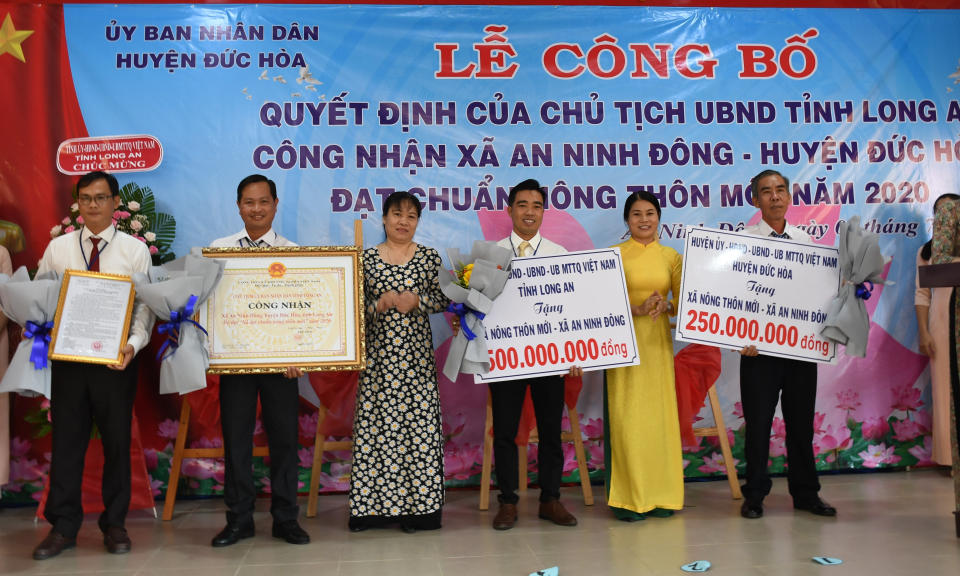 Đức Hòa công bố quyết định công nhận xã nông thôn mới An Ninh Đông