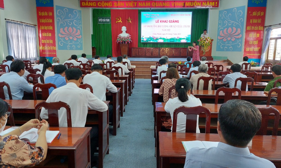Huyện Châu Thành khai giảng lớp bồi dưỡng, cập nhật kiến thức cho đối tượng 4