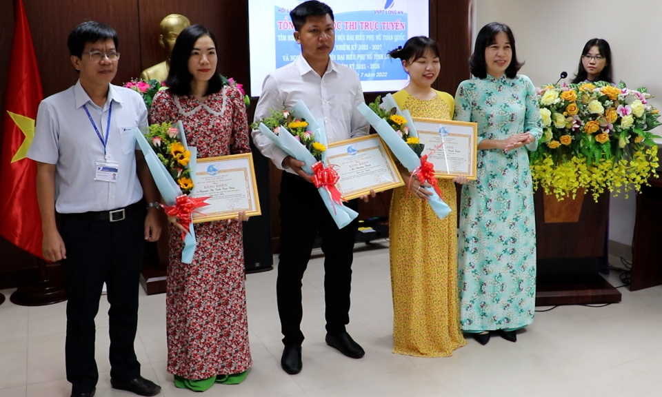 Trao giải cuộc thi tìm hiểu Nghị quyết ĐHĐB phụ nữ toàn quốc lần thứ XIII