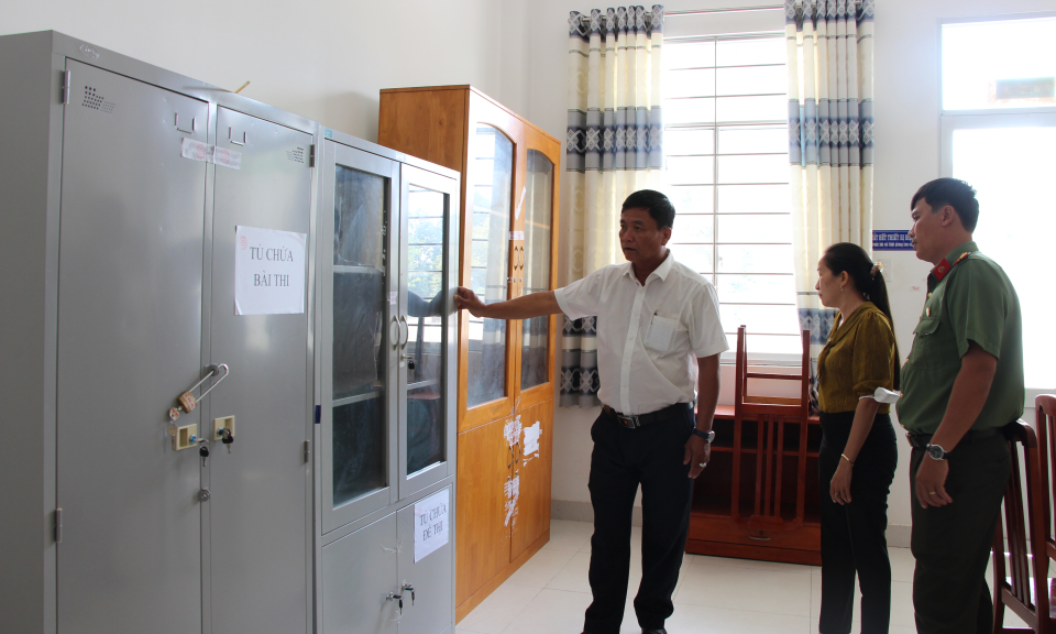 Thủ Thừa kiểm tra công tác chuẩn bị thi tốt nghiệp THPT