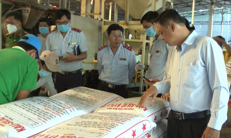 Thành phố Tân An thanh tra đột xuất việc sản xuất, buôn bán phân bón