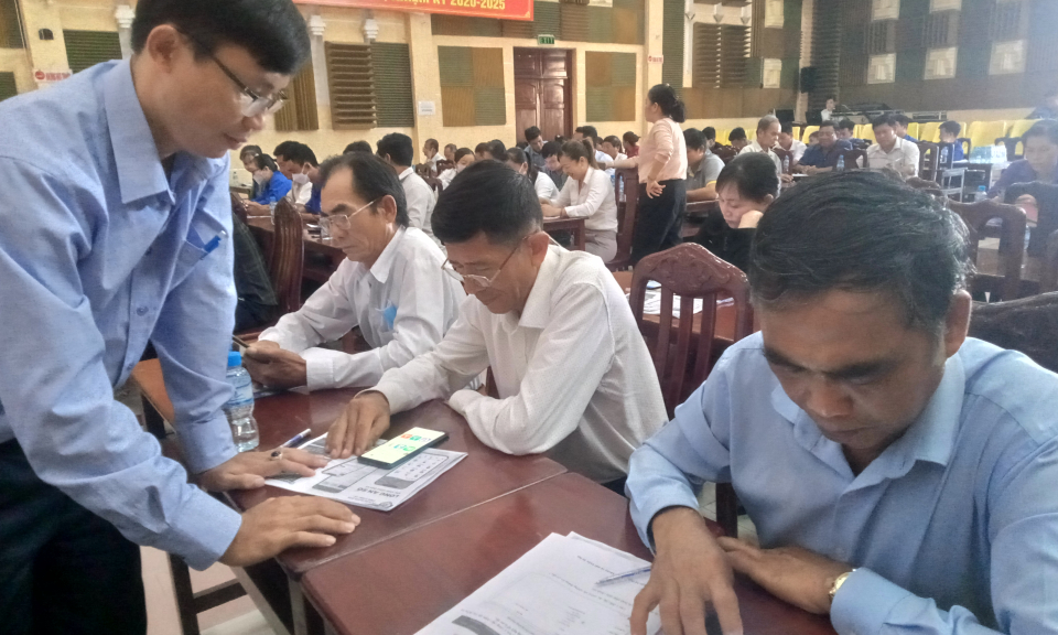Thạnh Hóa tập huấn hướng dẫn sử dụng dịch vụ công trực tuyến và thanh toán không dùng tiền mặt