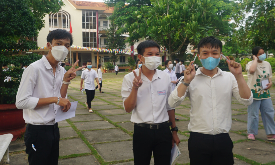 Thi tốt nghiệp THPT tại Bến Lức: Gần 2.000 thí sinh bước vào môn đầu tiên ngữ văn