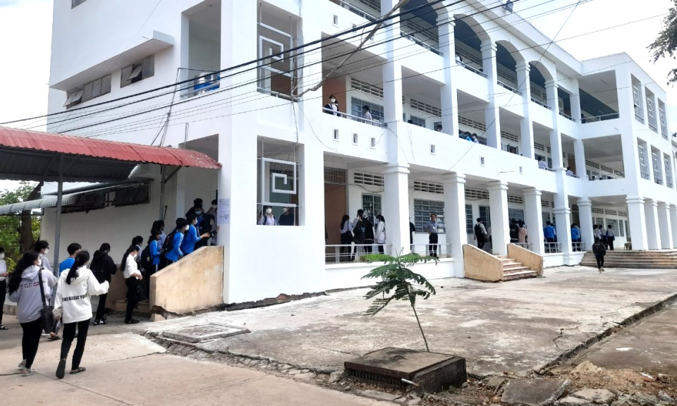 Huyện Tân Thạnh có 555 thí sinh tham dự ở 02 điểm thi trường THPT