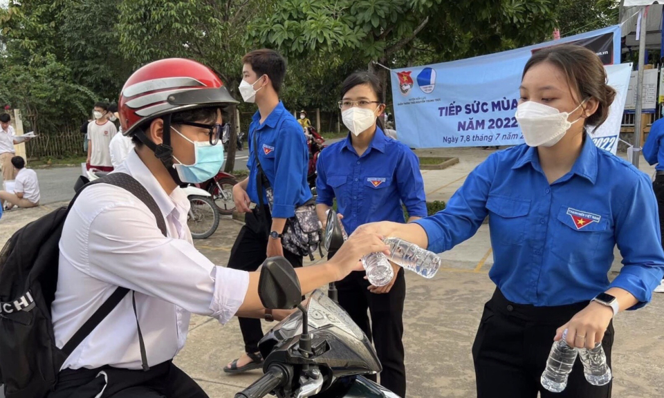 Bến Lức 200 tình nguyện viên tham gia tiếp sức mùa thi