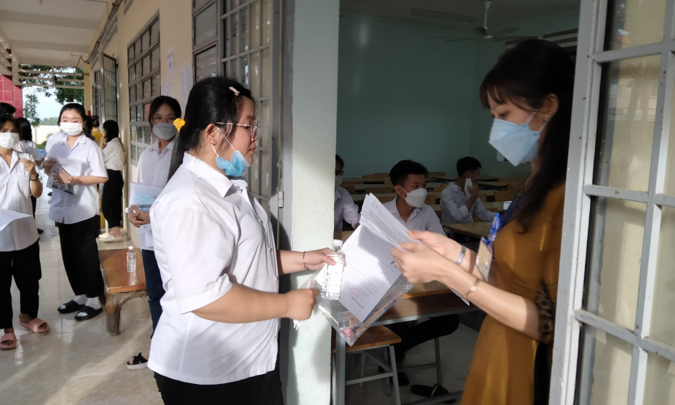 Tân Hưng: Kỳ thi tốt nghiệp THPT năm 2022 diễn ra nghiêm túc, an toàn và đúng quy định