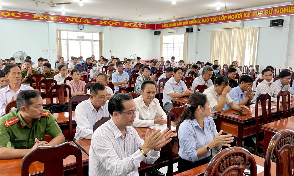 Tân Hưng bế giảng lớp thứ nhất Bồi dưỡng cấp ủy cơ sở năm 2022