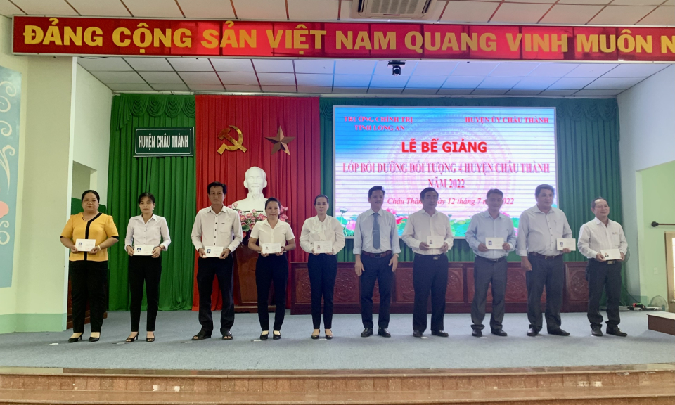 Bế giảng lớp bồi dưỡng đối tượng 4 huyện Châu Thành năm 2022