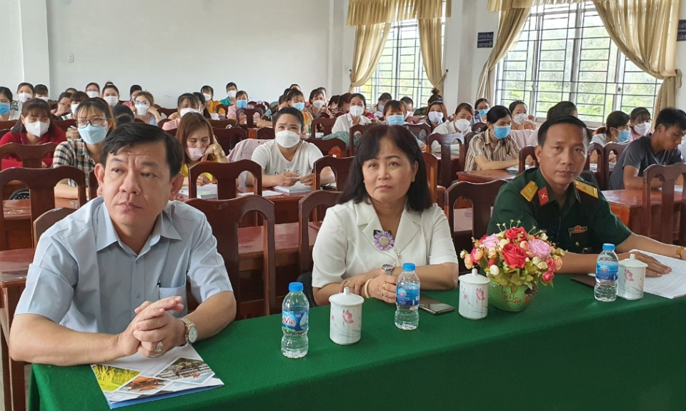 Tân Thạnh khai giang lớp Bồi dưỡng kiến thức Quốc phòng An ninh cho đối tượng 4