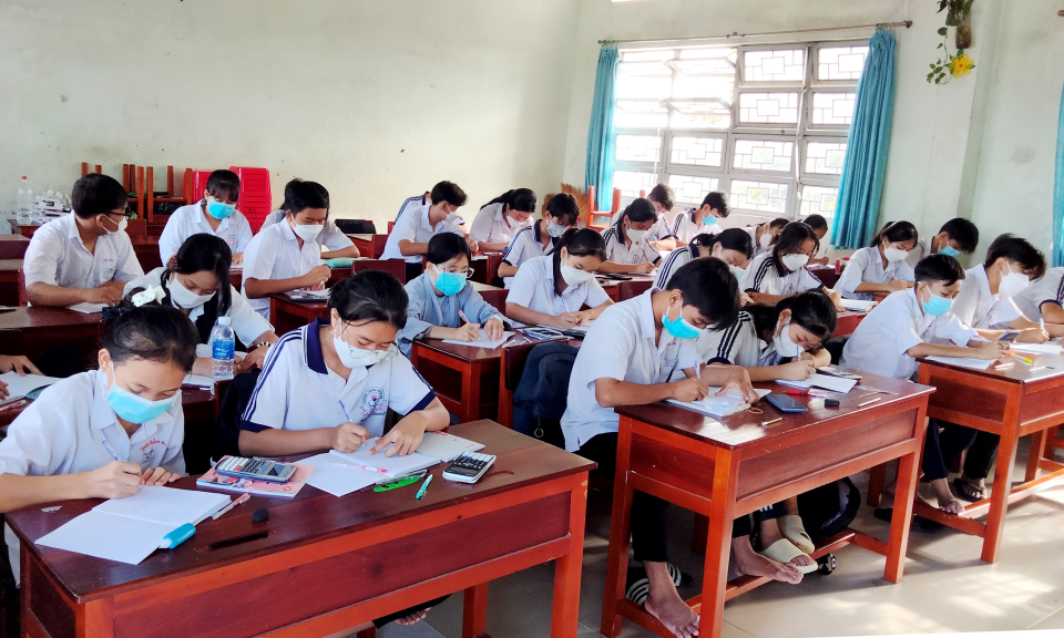 Học sinh Cần Đước tập trung cho kỳ thi tuyển sinh lớp 10