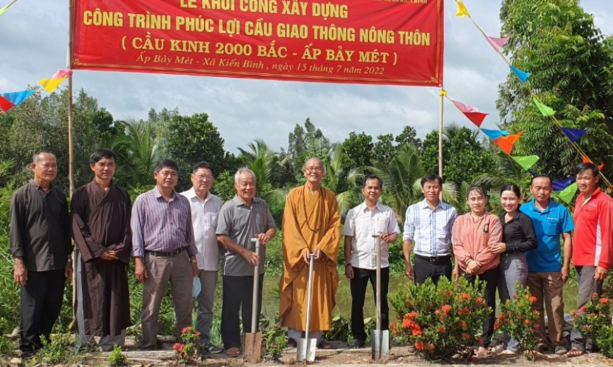 Tân Thạnh khới công xây dựng 2 cây cầu giao thông nông thôn