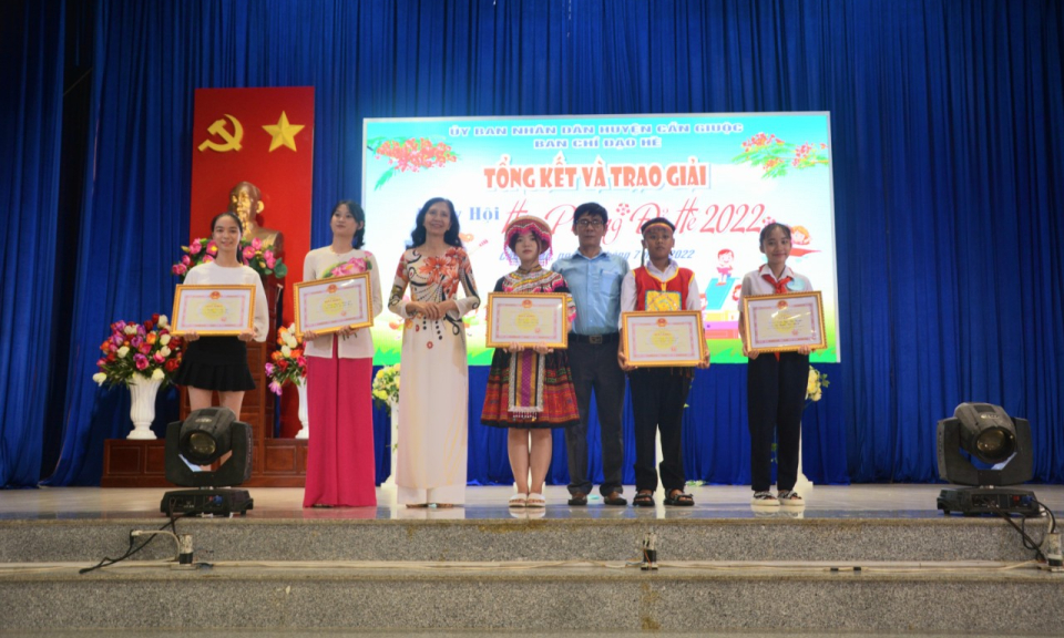 Cần Giuộc sôi nổi ngày hội hoa phượng đỏ hè năm 2022