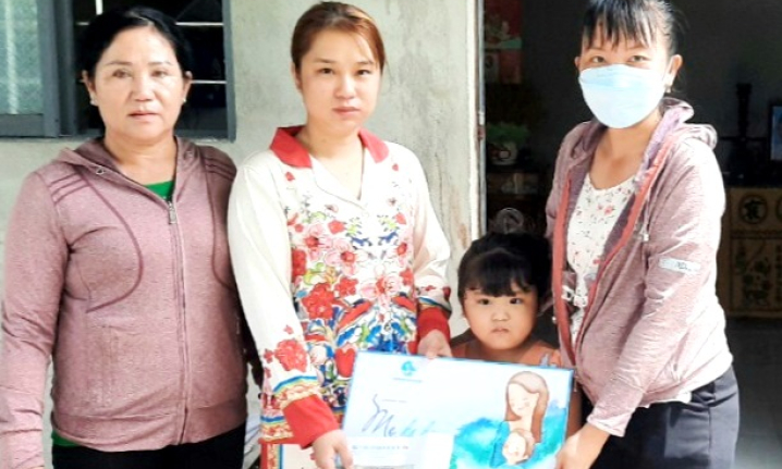 Hội phụ nữ Cần Đước bảo trợ trẻ em có hoàn cảnh đặc biệt khó khăn