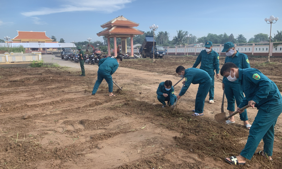 Châu Thành ra quân dọn dẹp vệ sinh Khu lưu niệm Nguyễn Thông