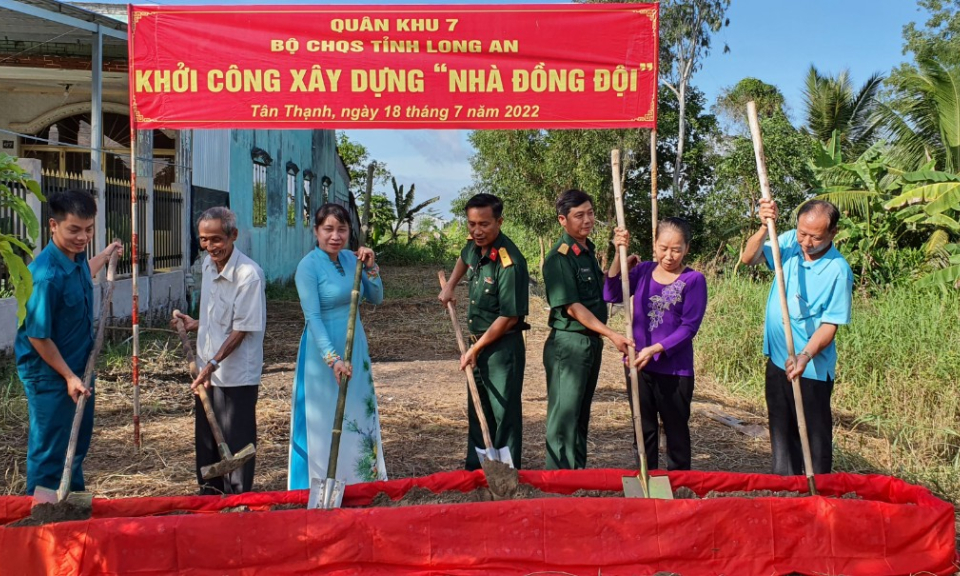Tân Thạnh khới công xây dựng nhà Đồng đội