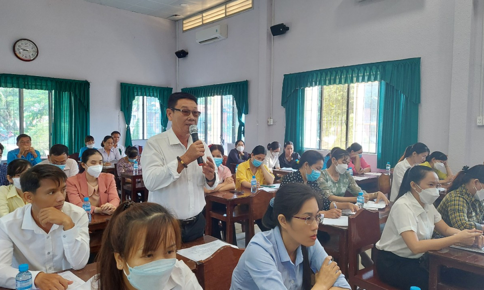 Thạnh Hóa đối thoại trực tiếp giữa Chủ tịch UBND huyện với công nhân lao động