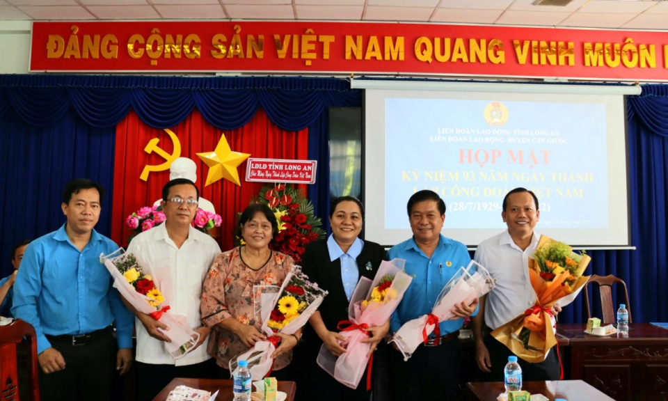 Cần Giuộc họp mặt kỷ niệm 93 năm ngày thành lập Công đoàn Việt Nam