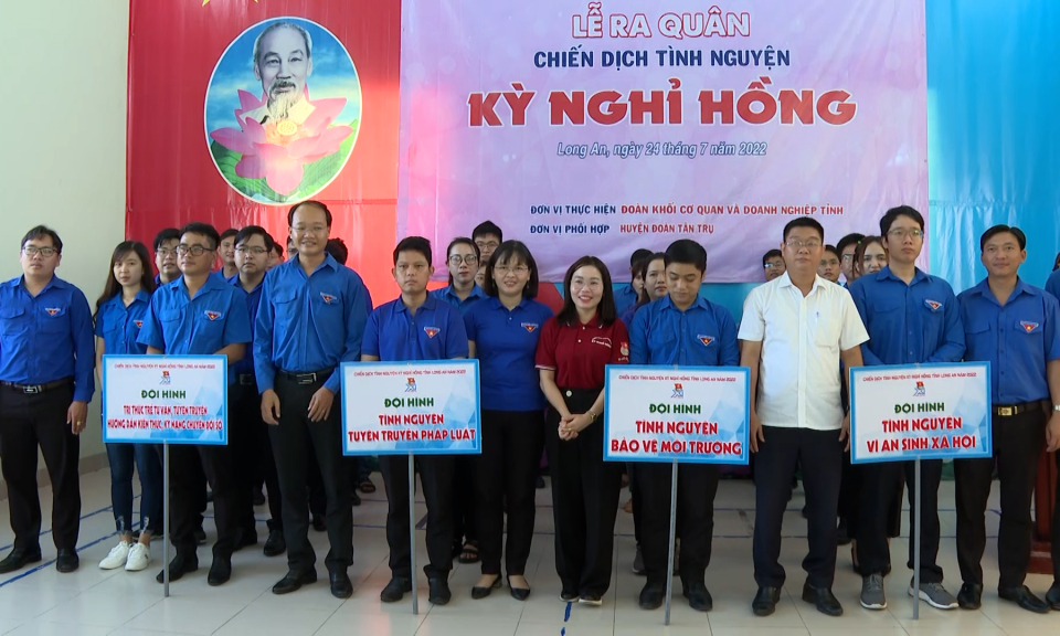 Tỉnh đoàn tổ chức Lễ ra quân chiến dịch Kỳ nghỉ hồng tại Tân Trụ